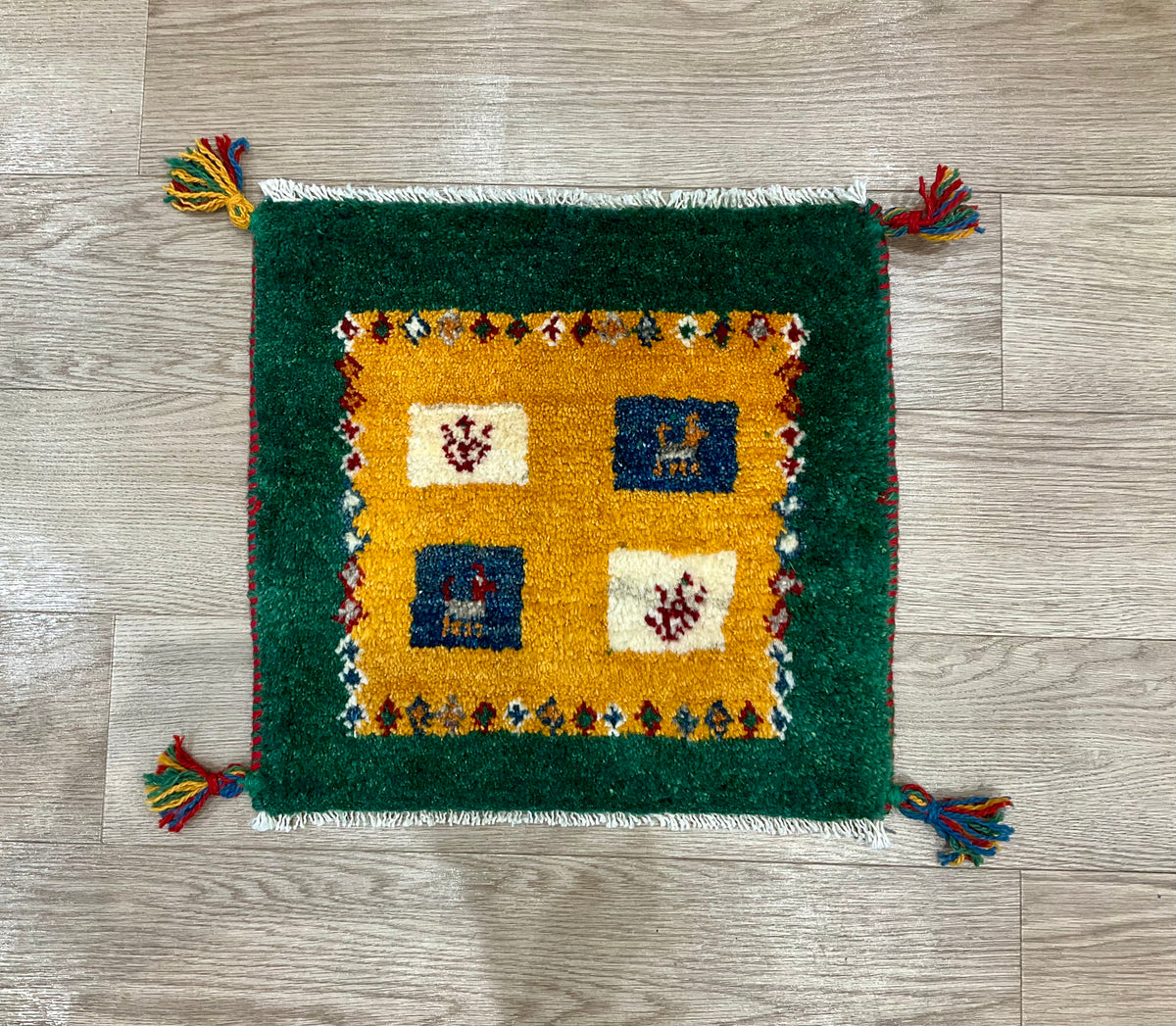 【福岡店】ギャッベ 43cm x 40cm Z3522