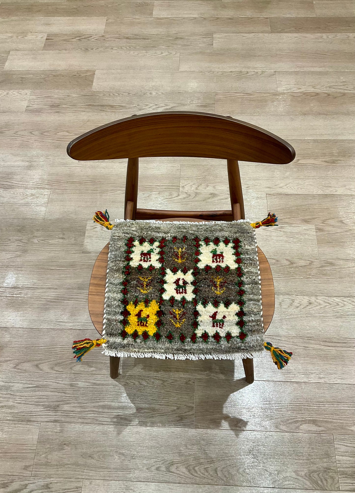 ギャッベ 40cm x 38cm Z1714