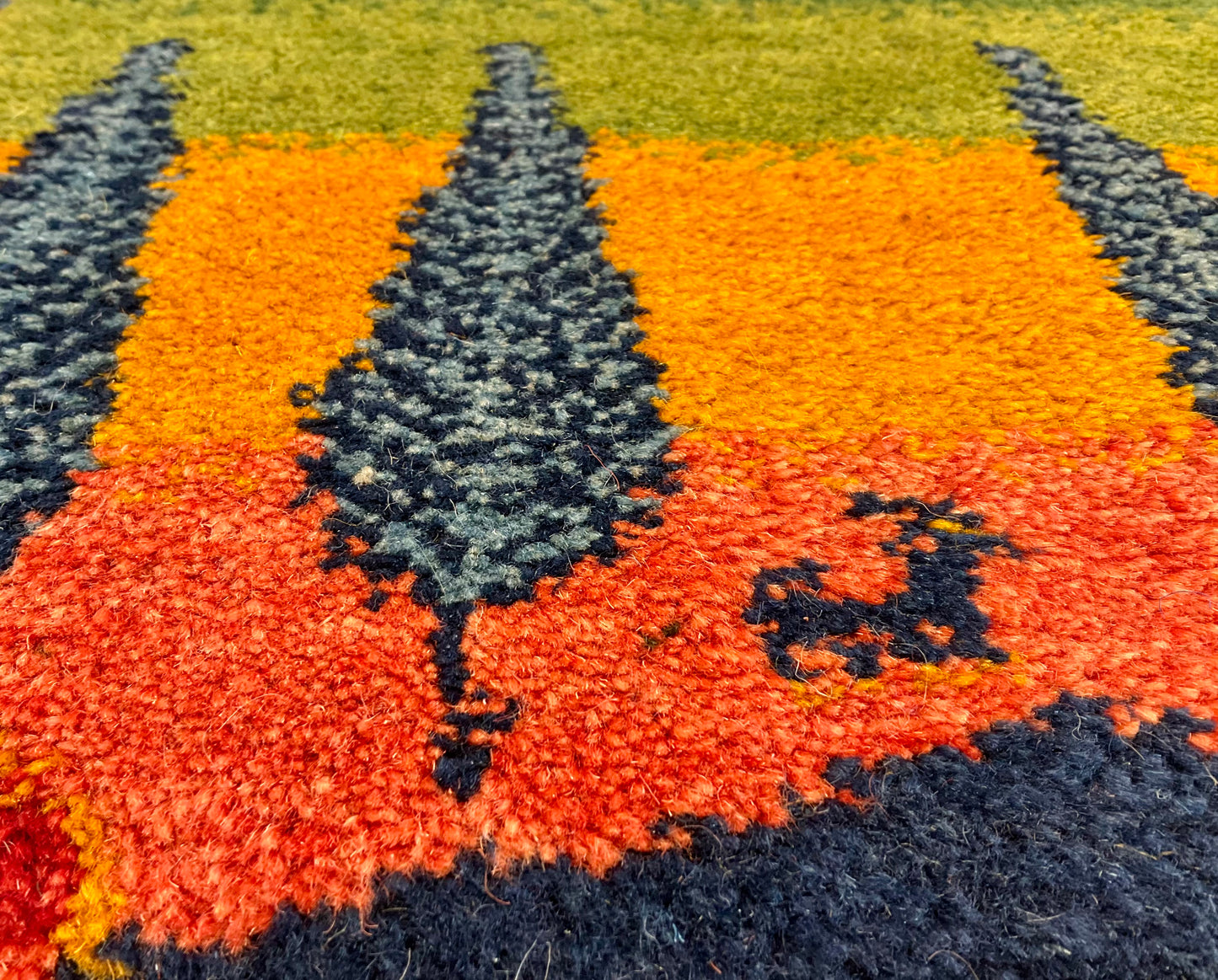 ギャッベ 43cm x 39cm Z854