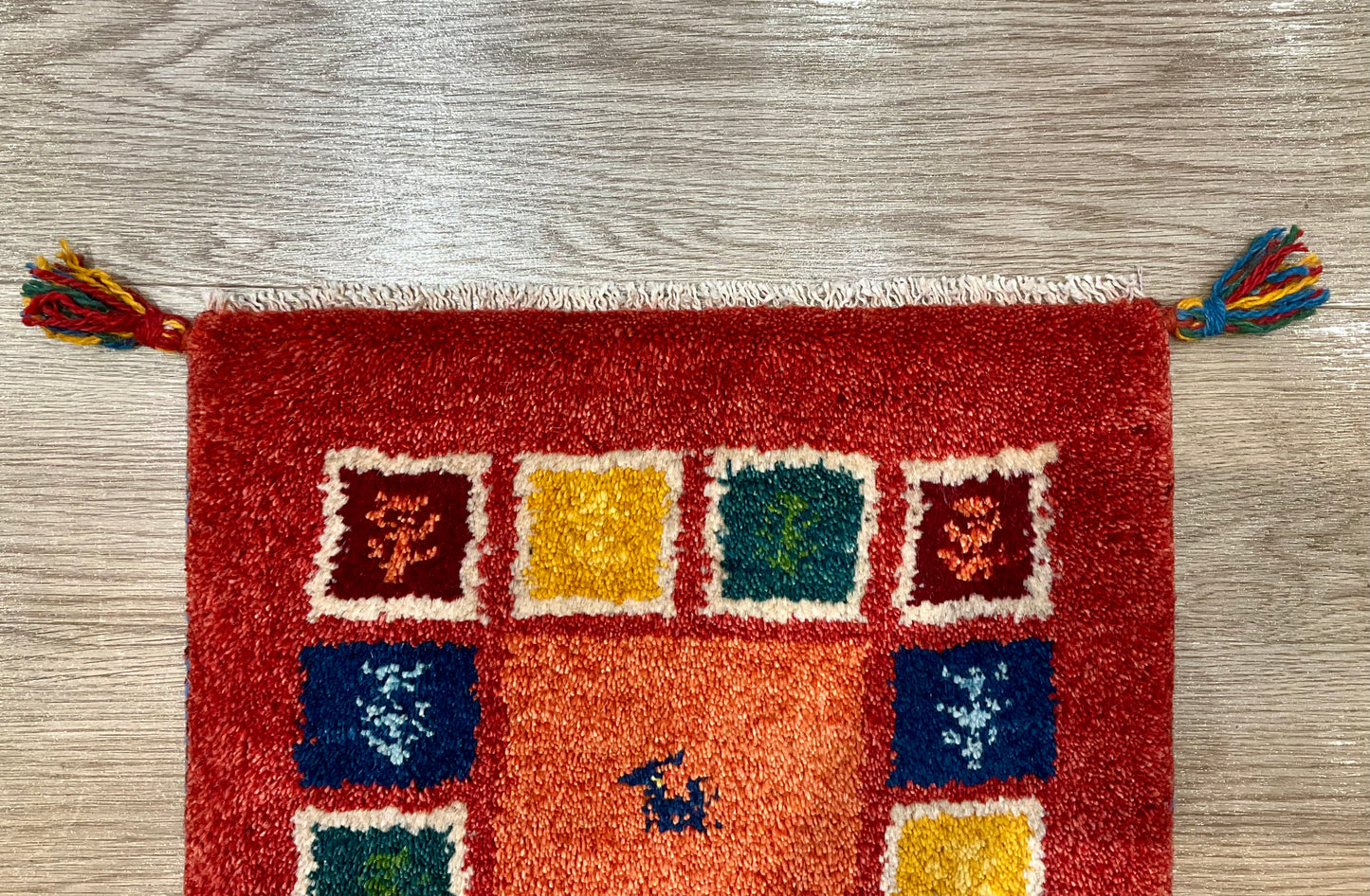 ギャッベ 43cm x 39cm Z596