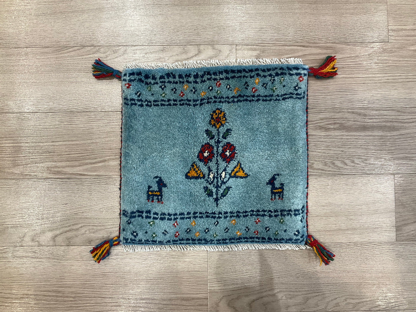 ギャッベ 43cm x 40cm Z49