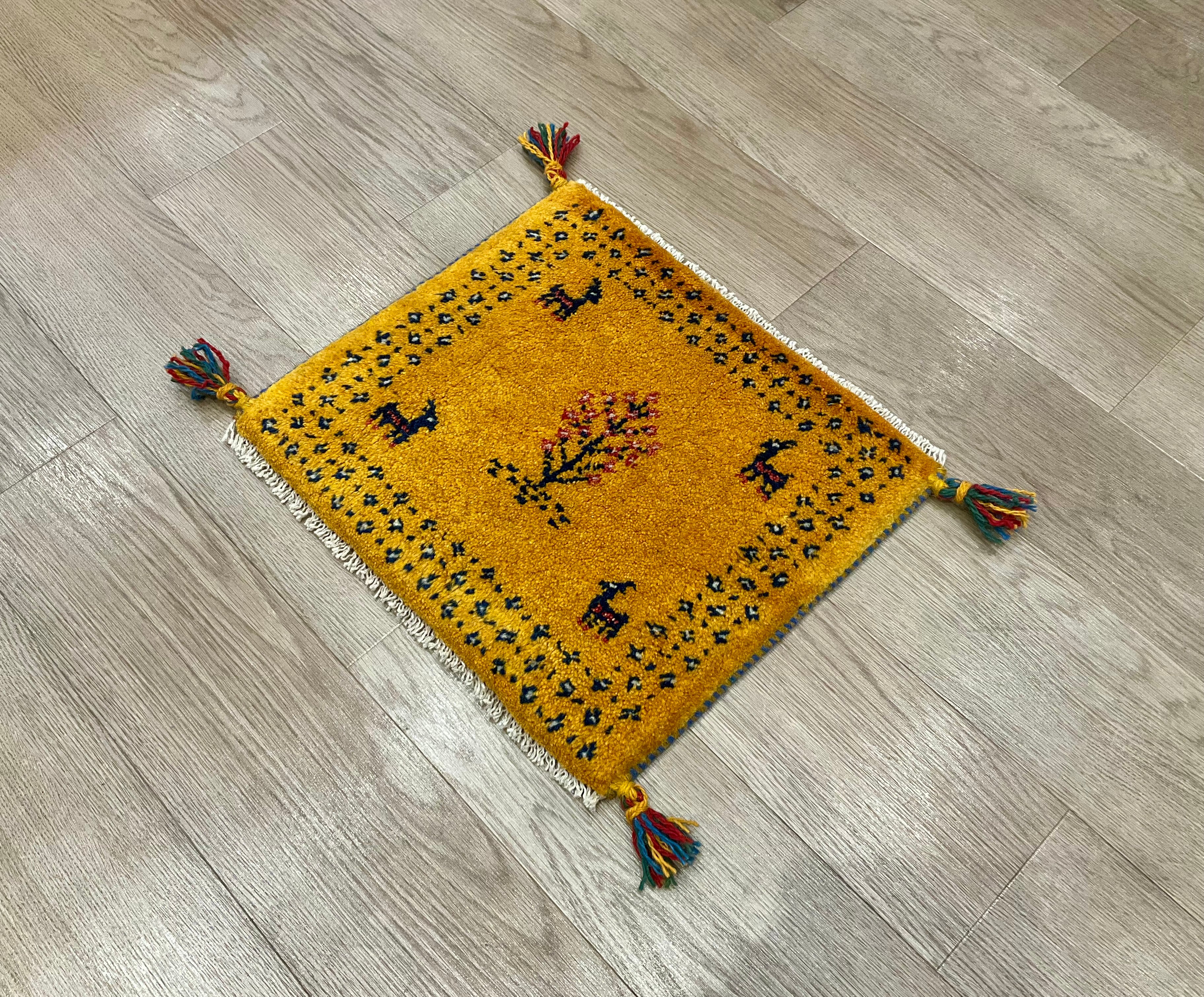 ギャッベ 44cm x 40cm Z705 – ペルシャ絨毯専門店 ペルシャンパトリス