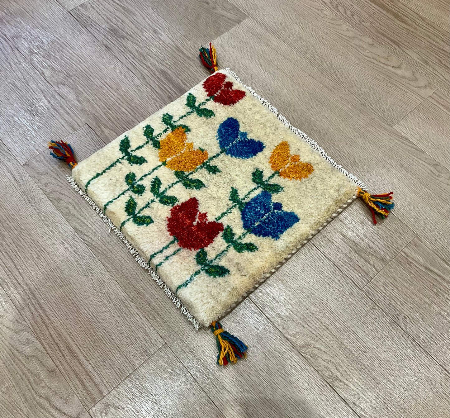 ギャッベ 41cm x 39cm Z107