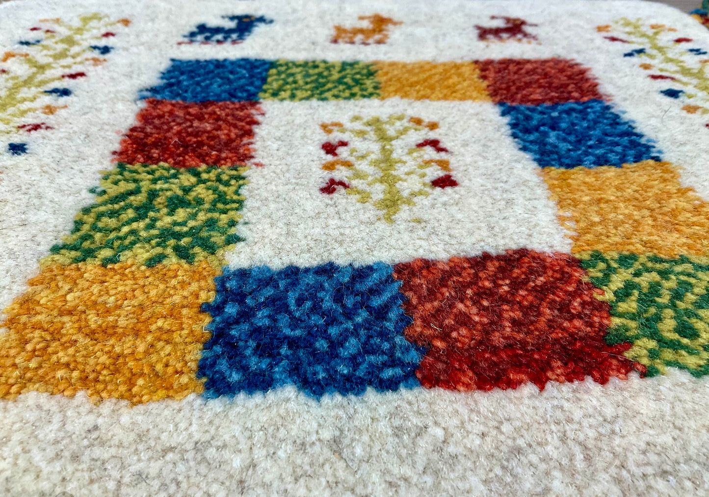 ギャッベ 44cm x 40cm Z1409