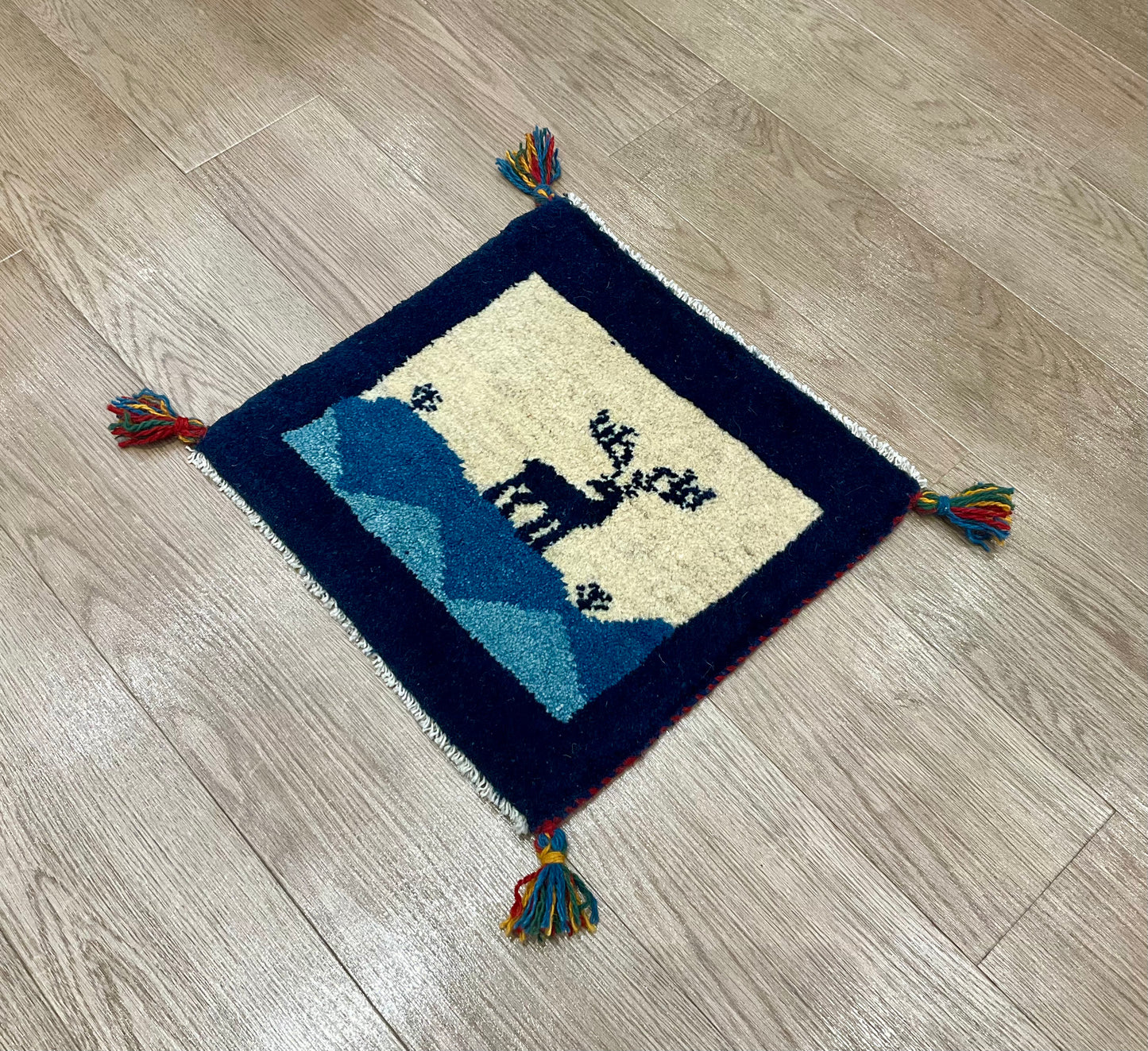 ギャッベ 42cm x 39cm T9981