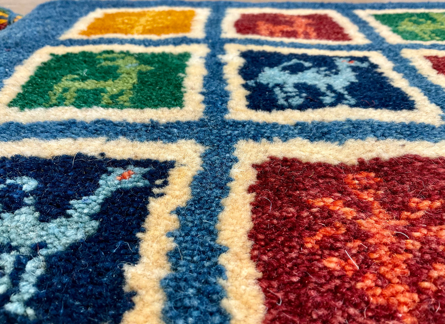 ギャッベ 42cm x 39cm T9863