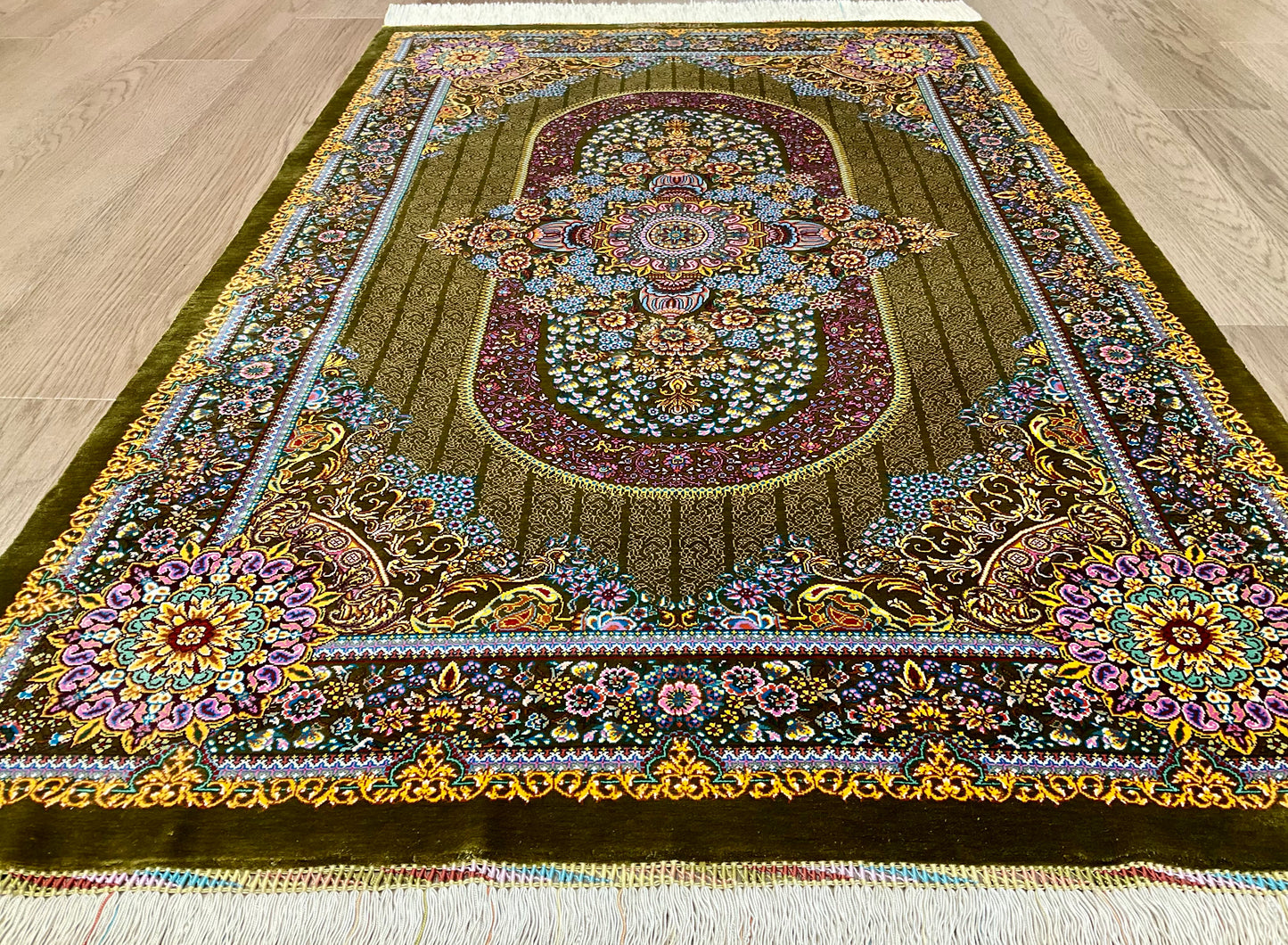 クム   モハンマディバナ工房 123cm x 81cm JM75