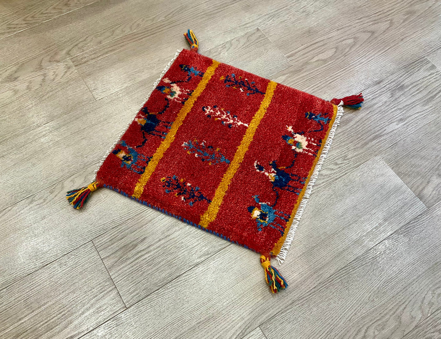 ギャッベ 40cm x 40cm Z475