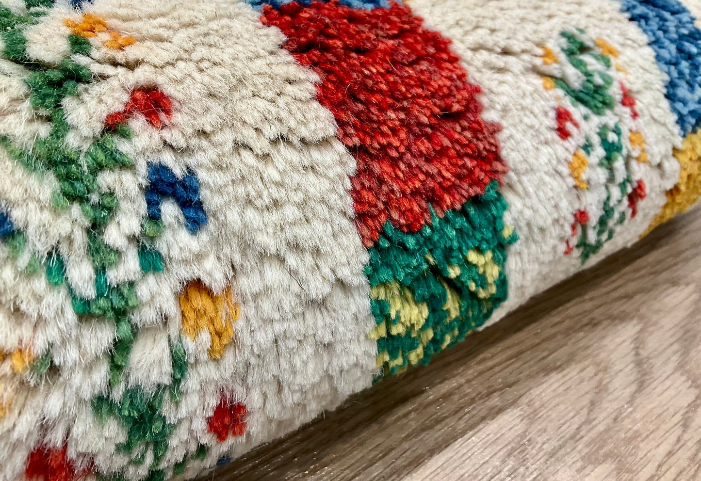 ギャッベ 42cm x 40cm Z1439