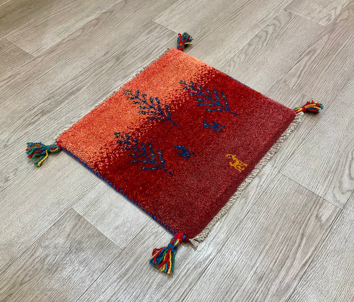 【福岡店】ギャッベ 44cm x 41cm Z3379