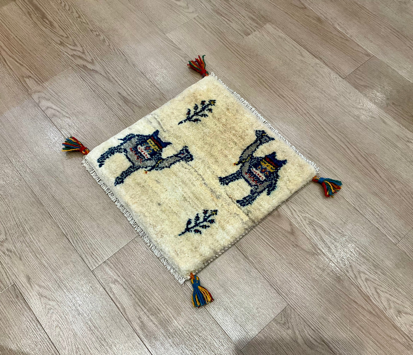 ギャッベ 44cm x 45cm Z1216