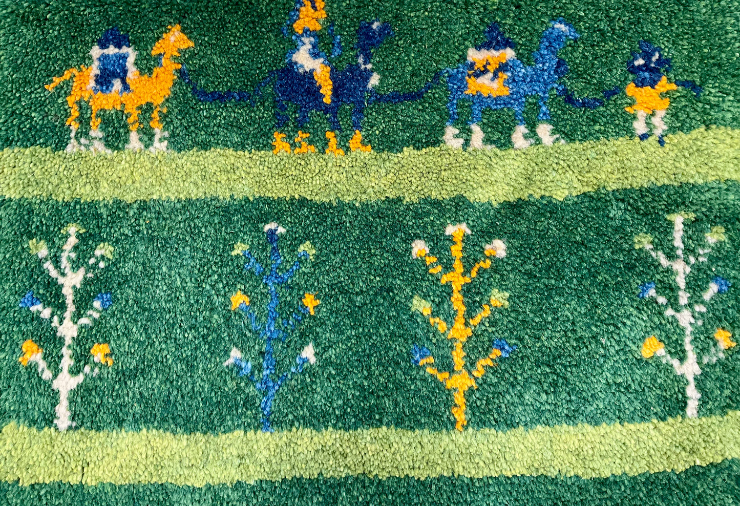 ギャッベ 44cm x 40cm Z1762