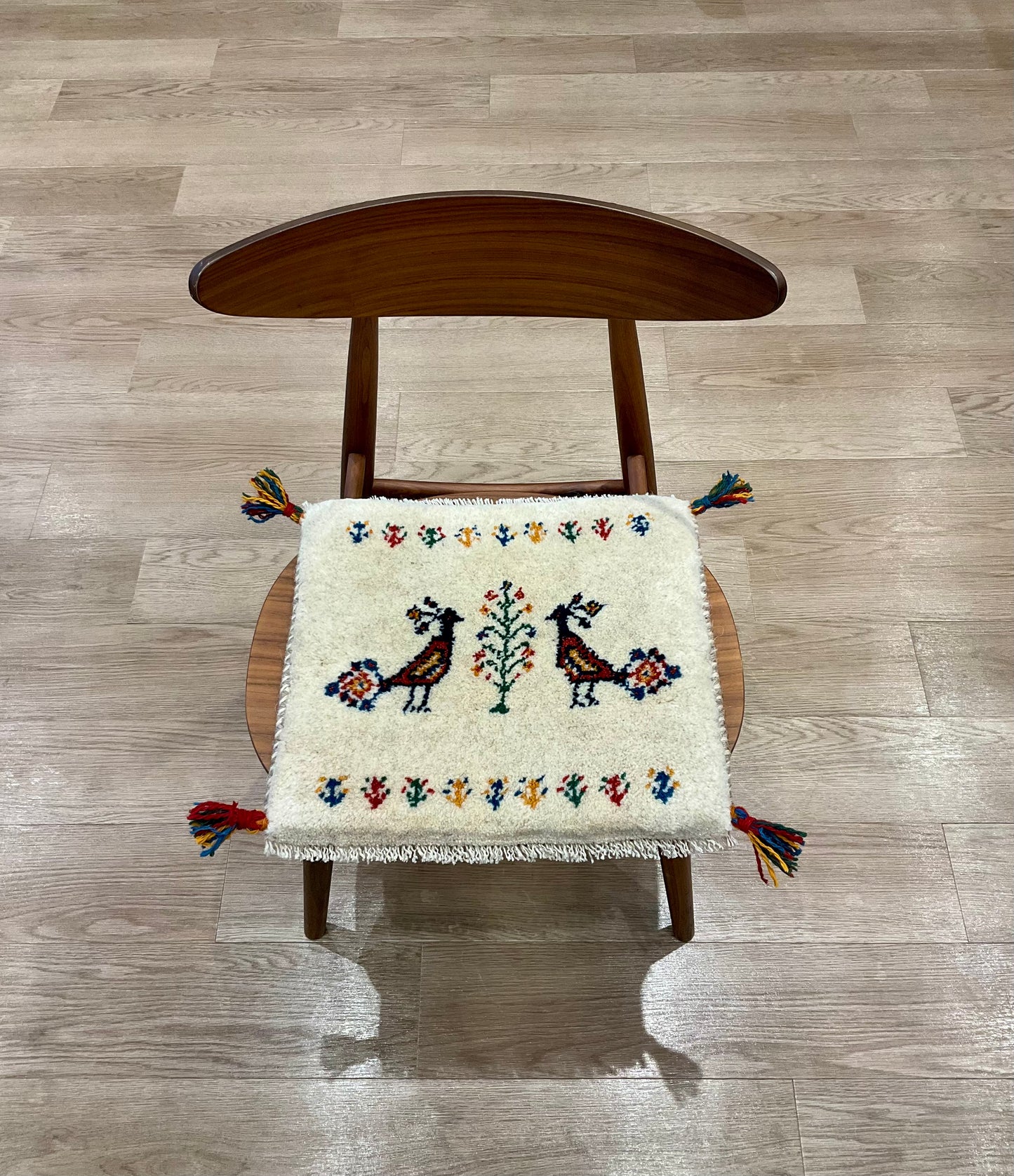 ギャッベ 42cm x 39cm Z1506