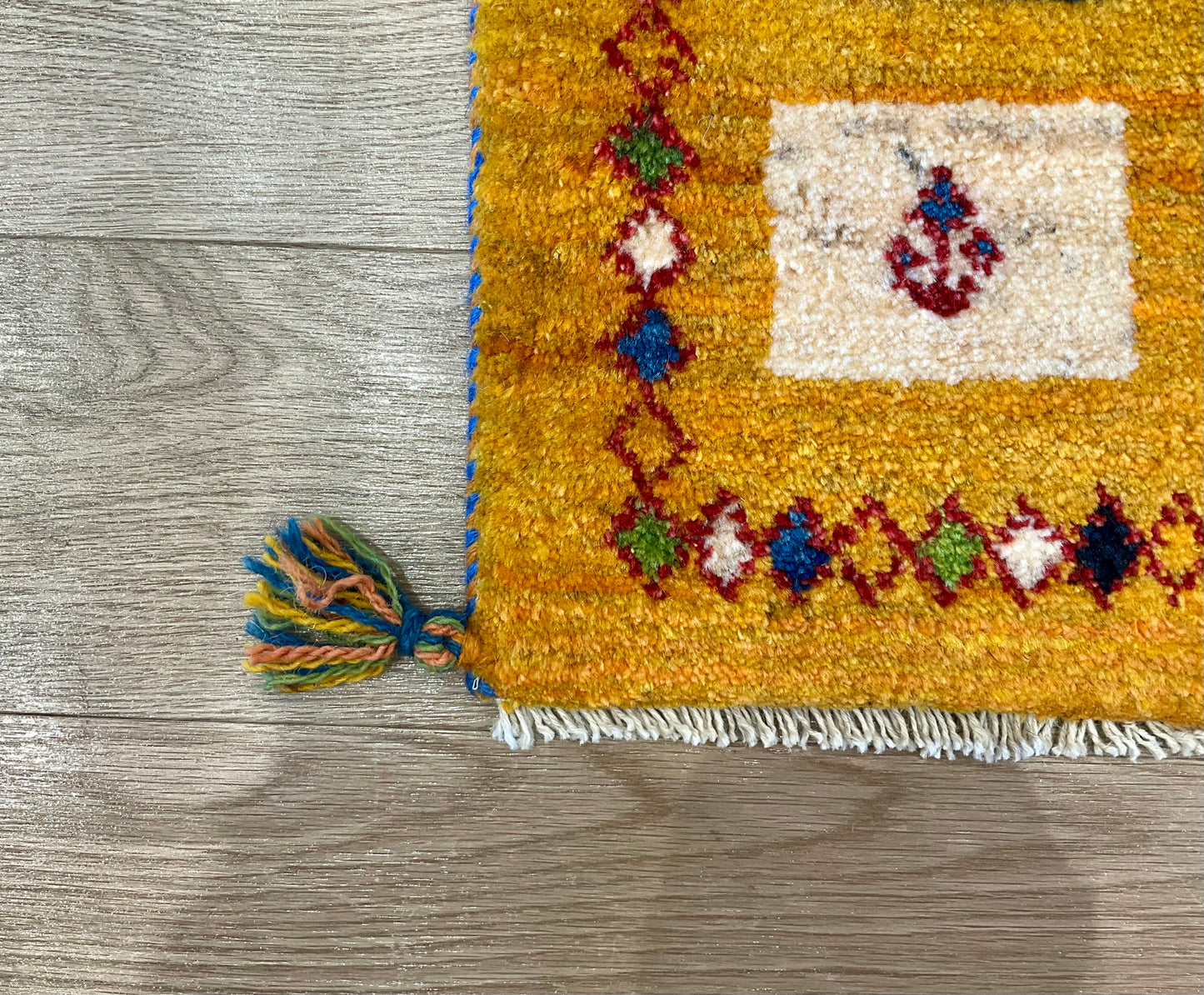 ギャッベ 43cm x 42cm T4148