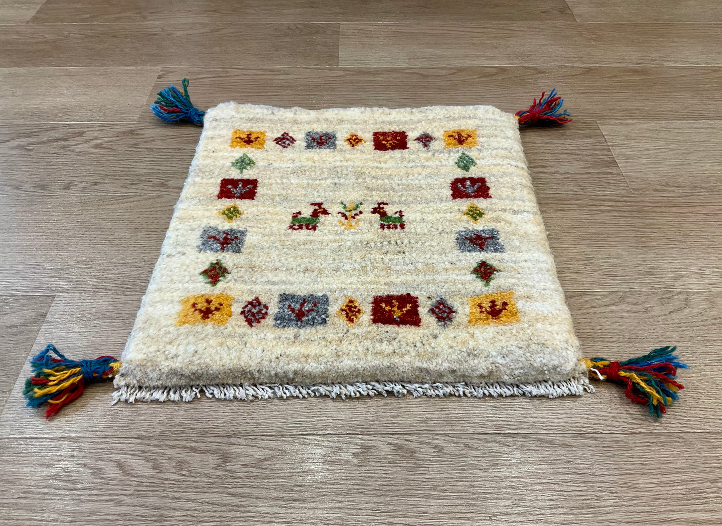 ギャッベ 41cm x 39cm T8701