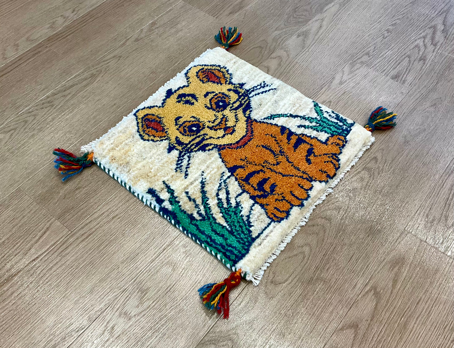 ギャッベ 41cm x 42cm T7589