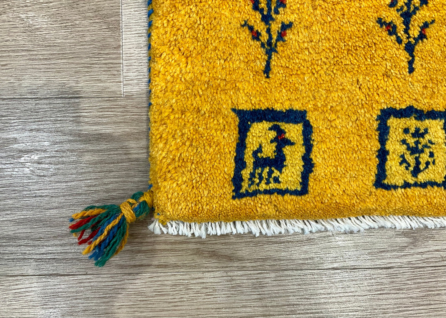 ギャッベ 43cm x 40cm Z2023