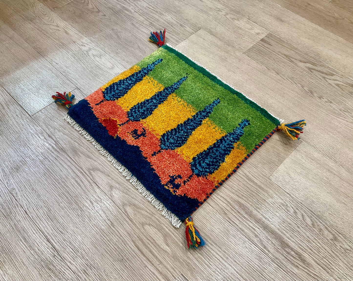 ギャッベ 43cm x 39cm Z803