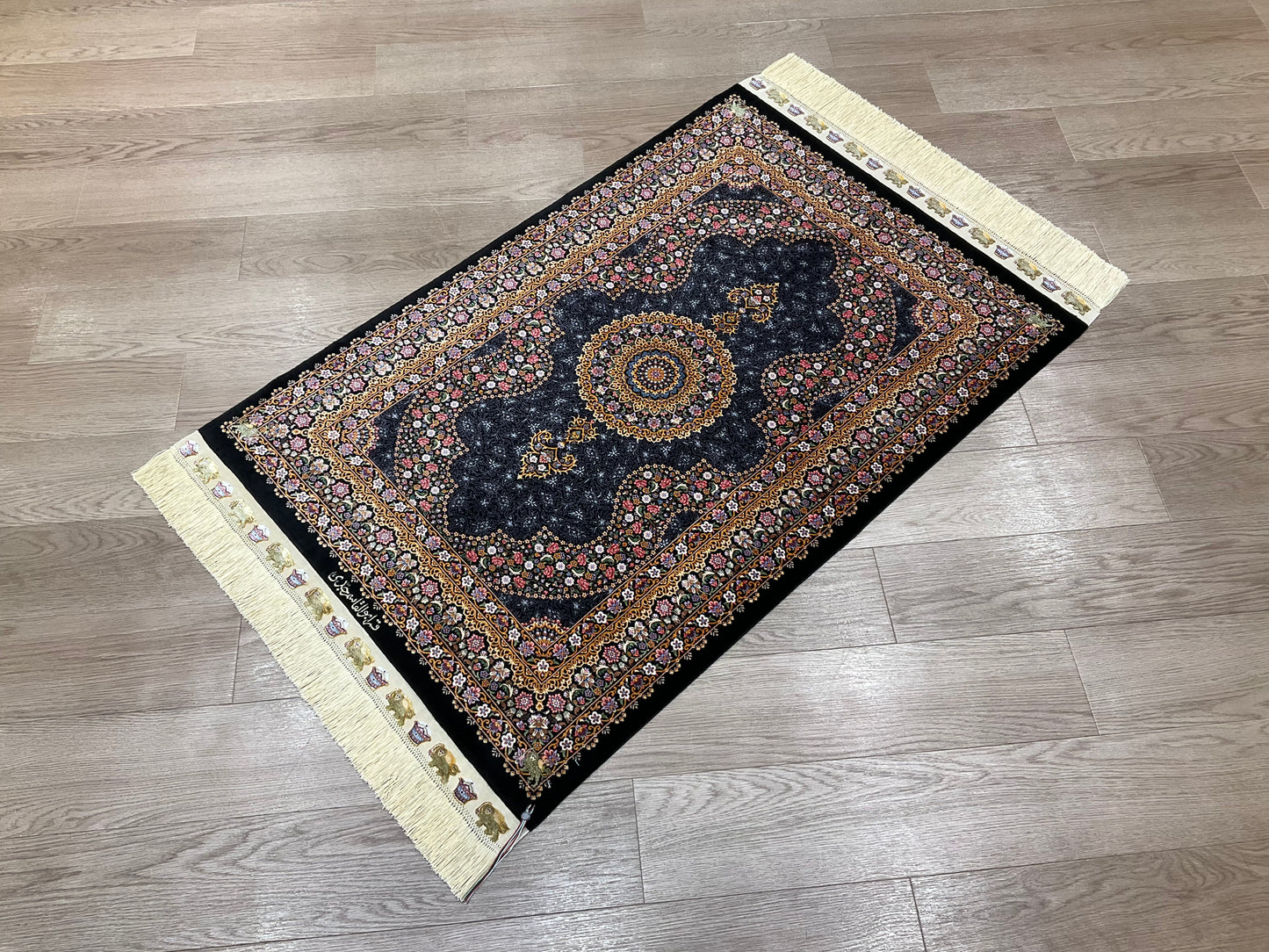 クム ジェッディ工房 123cm x 83cm PS3702