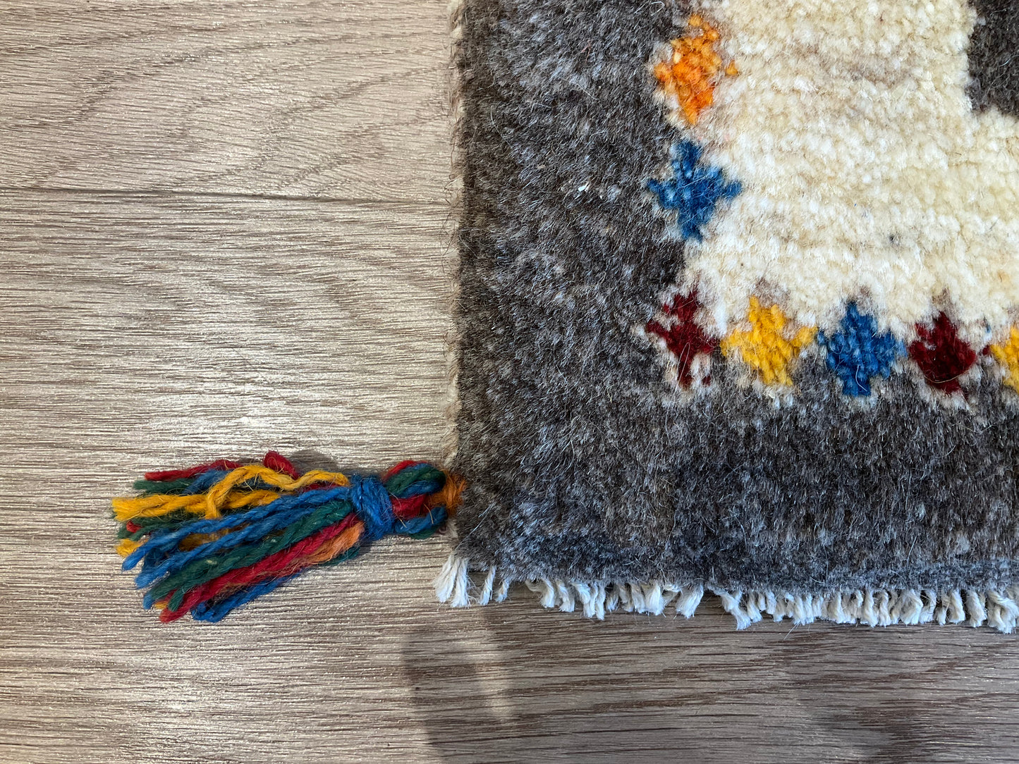 ギャッベ 44cm x 39cm Z1186