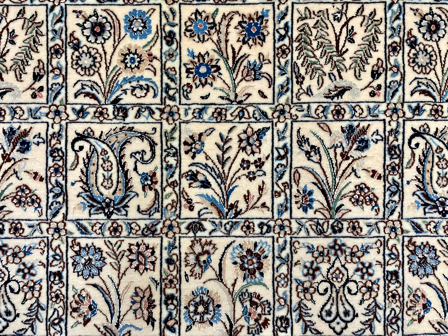 【オンライン限定】ナインシシラ ハビビアン工房 235cm x 148cm A21534