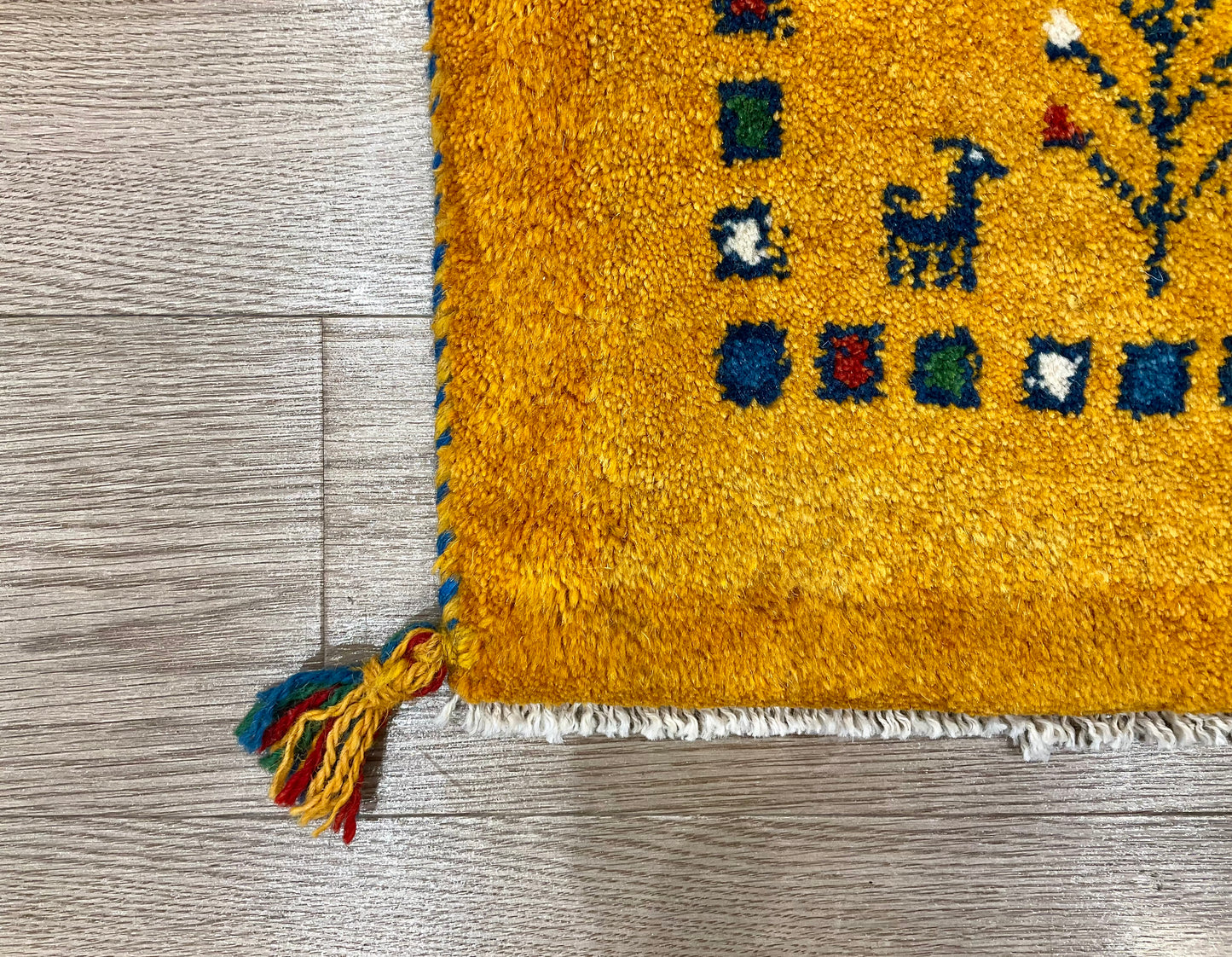 ギャッベ 40cm x 42cm Z2047