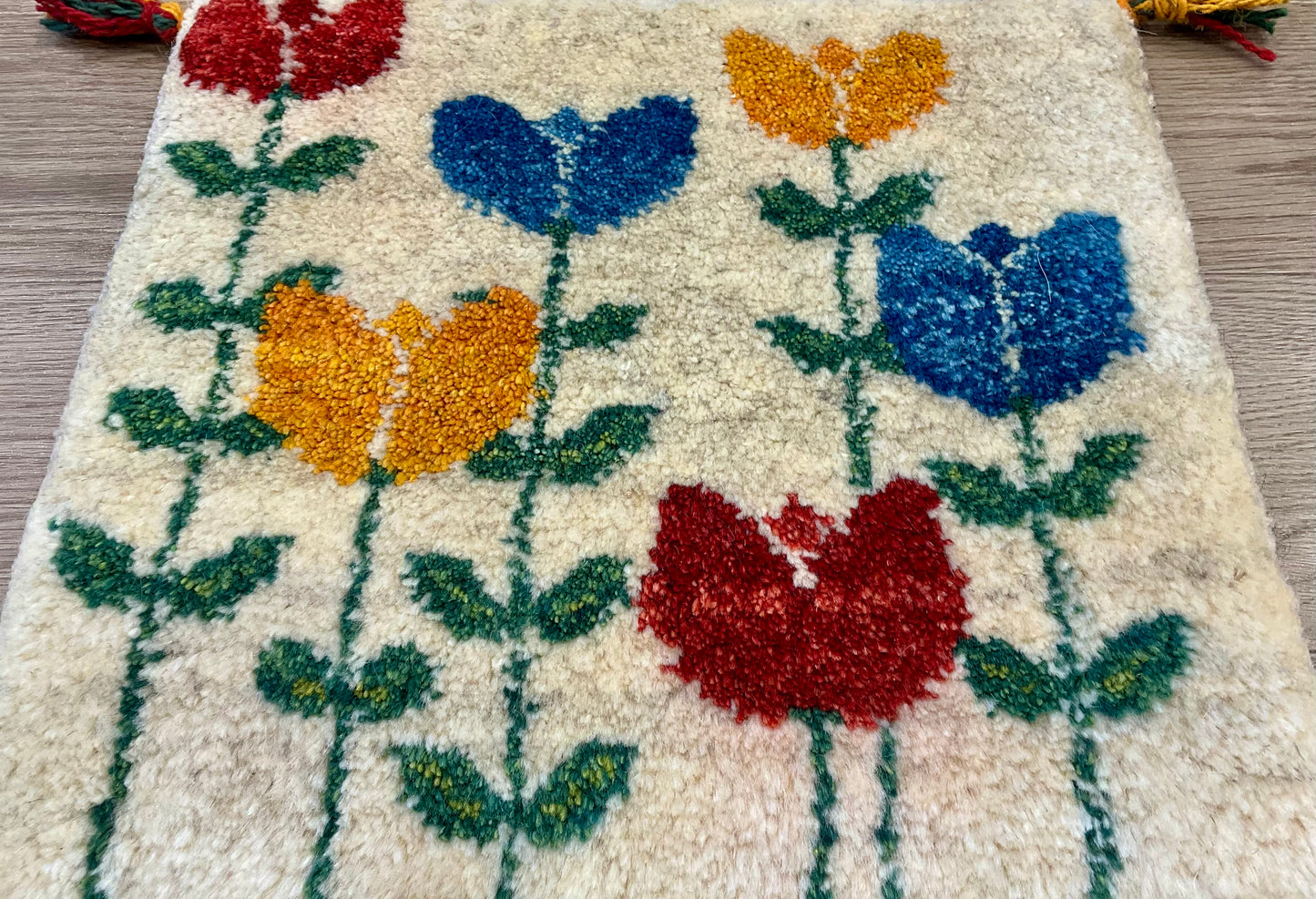 ギャッベ 41cm x 39cm Z107