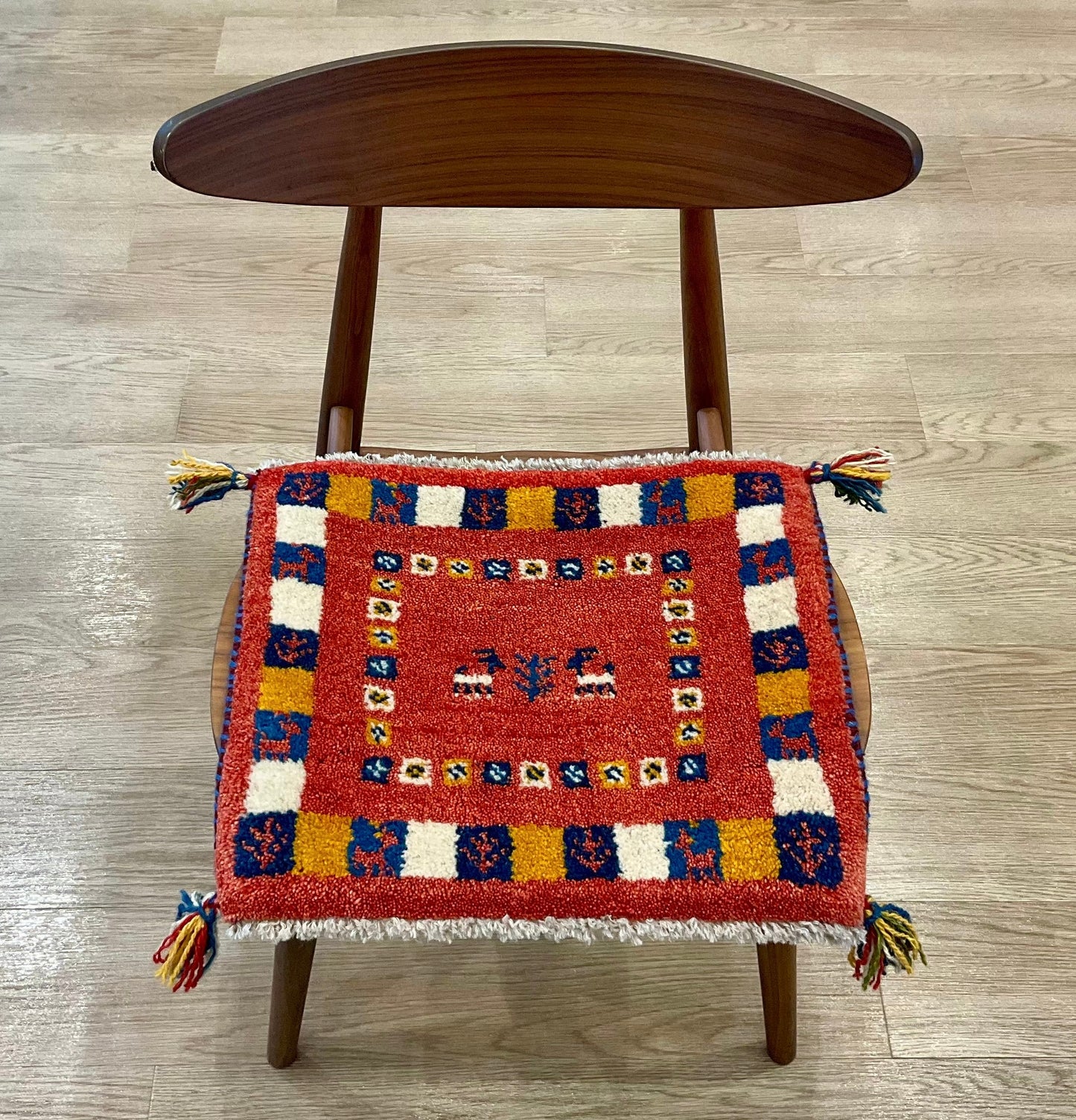 ギャッベ 45cm x 40cm AJ19641