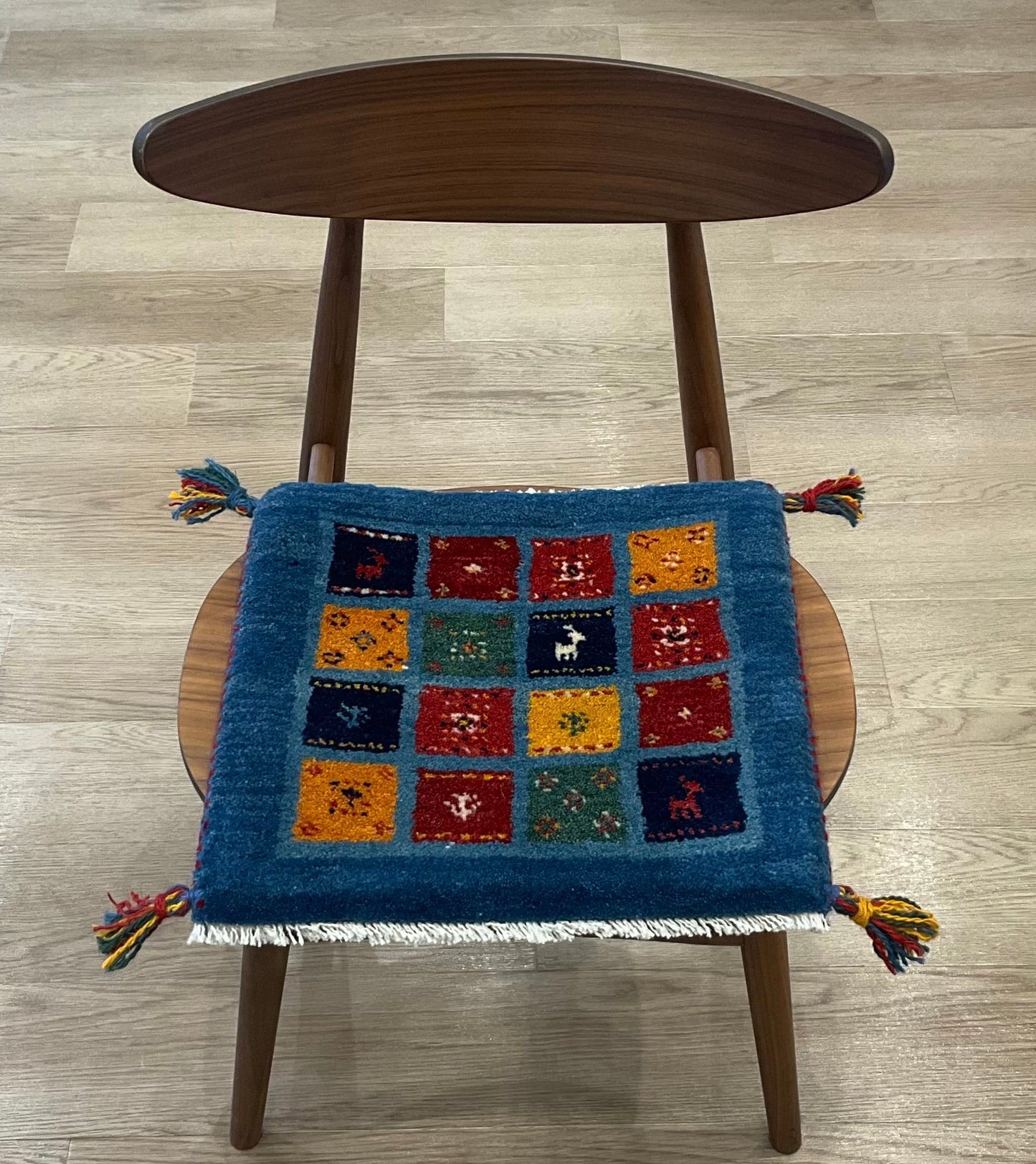 ギャッベ 42cm x 41cm T8868