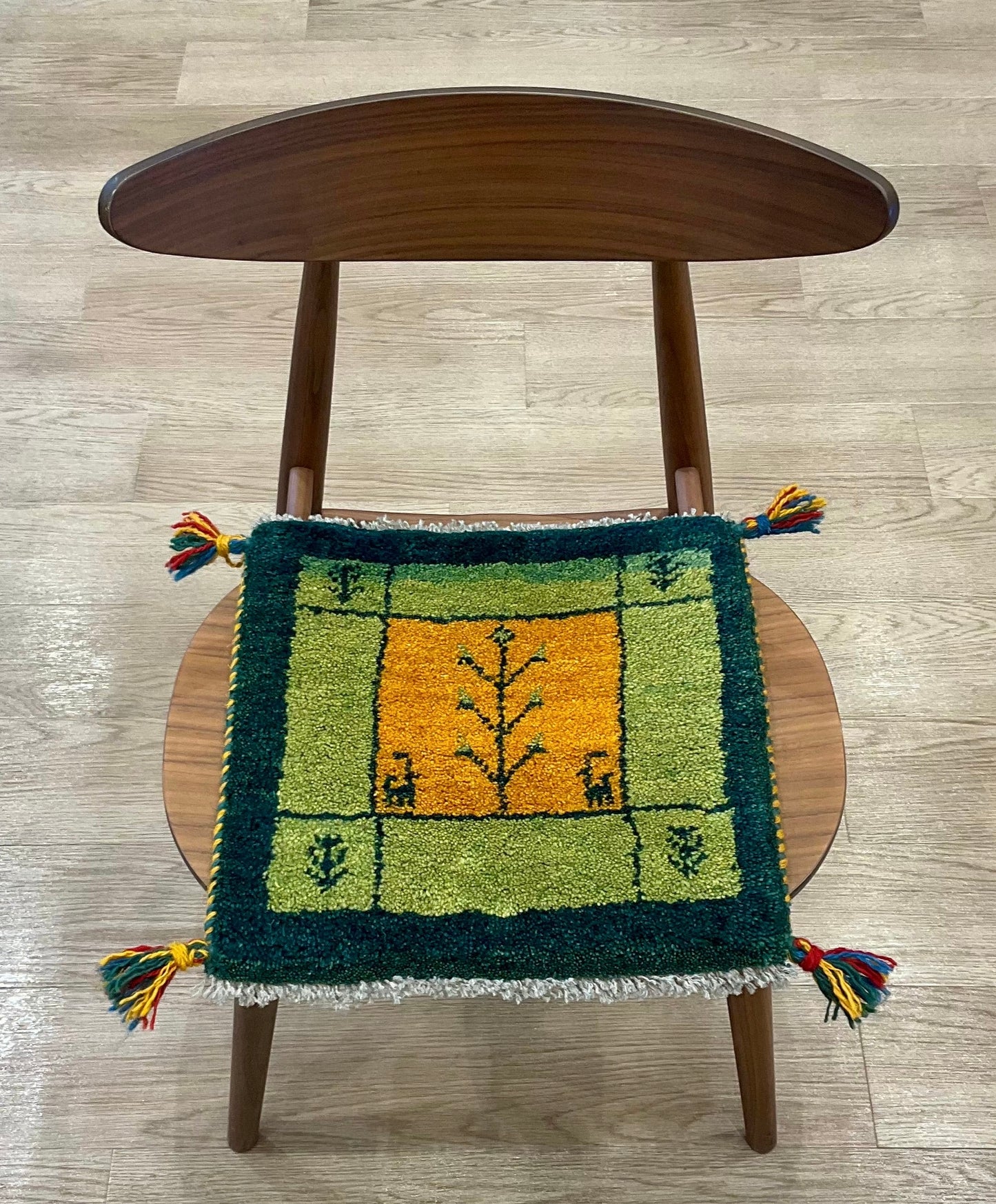 ギャッベ 40cm x 39cm T1671