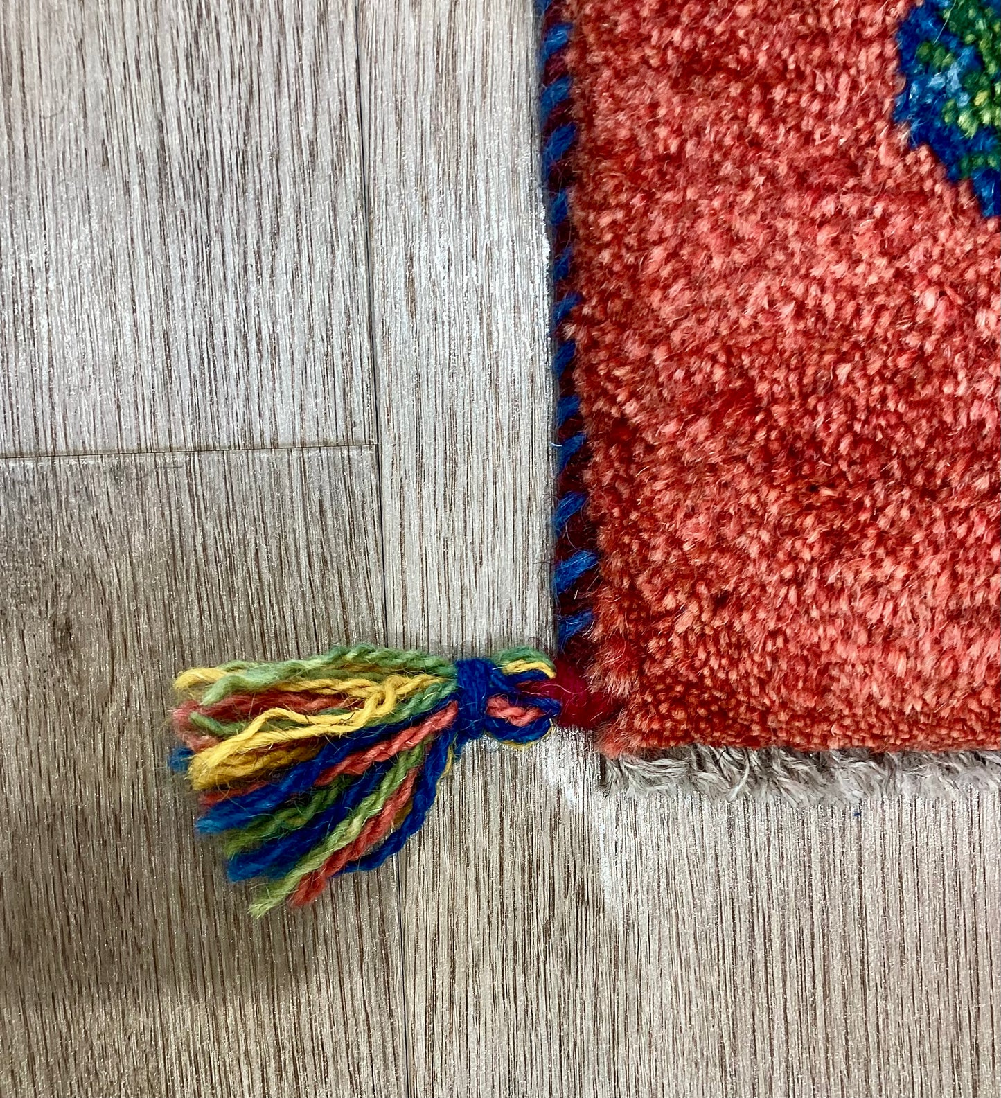 ギャッベ 42cm x 40cm AJ22213