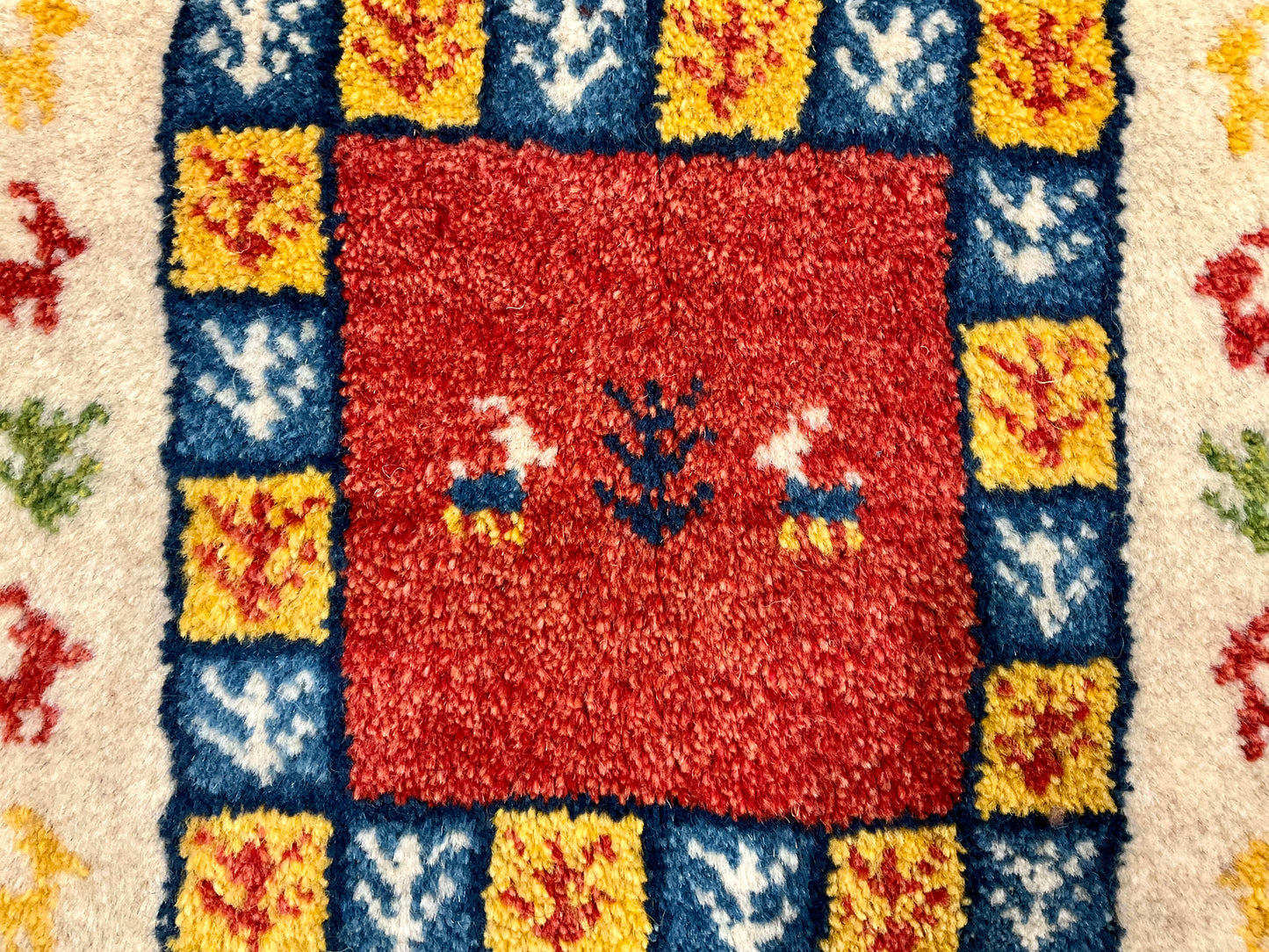 ギャッベ 43cm x 41cm AJ26227