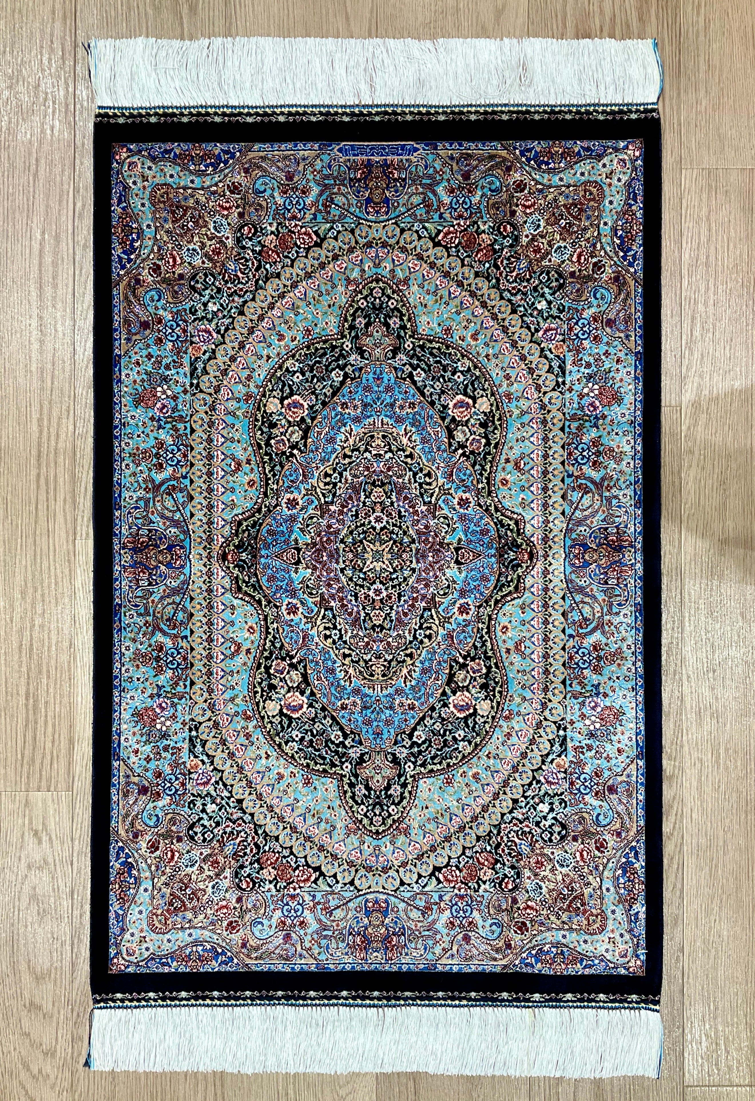 ペルシャンシルク 90cm x 60cm PS3829 – ペルシャ絨毯専門店