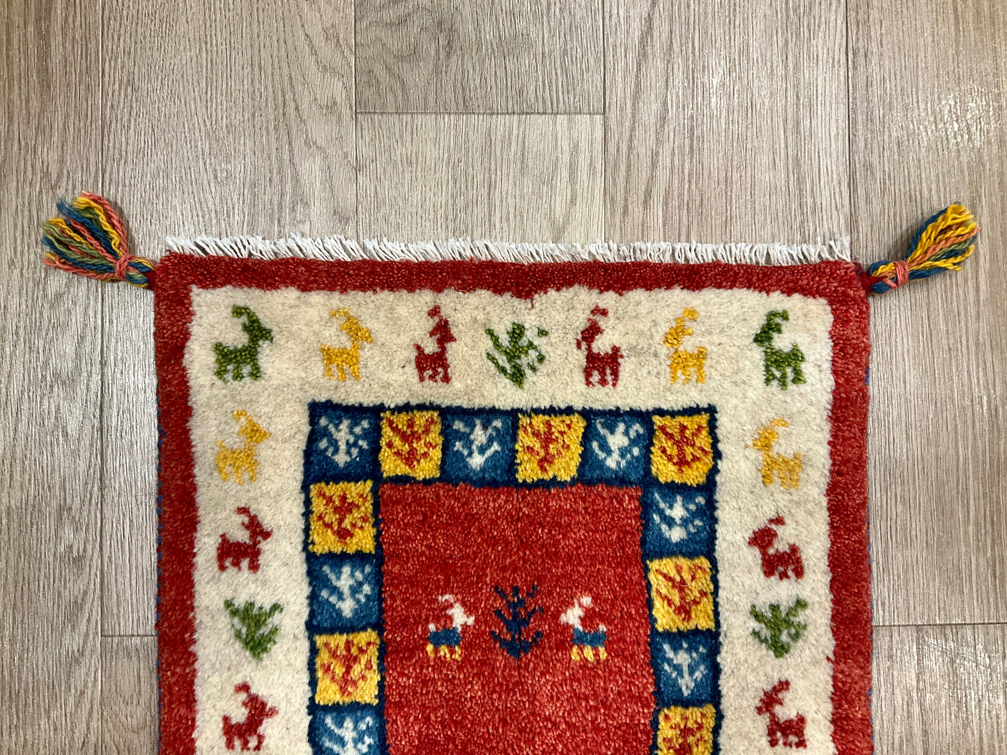 ギャッベ 43cm x 41cm AJ26227