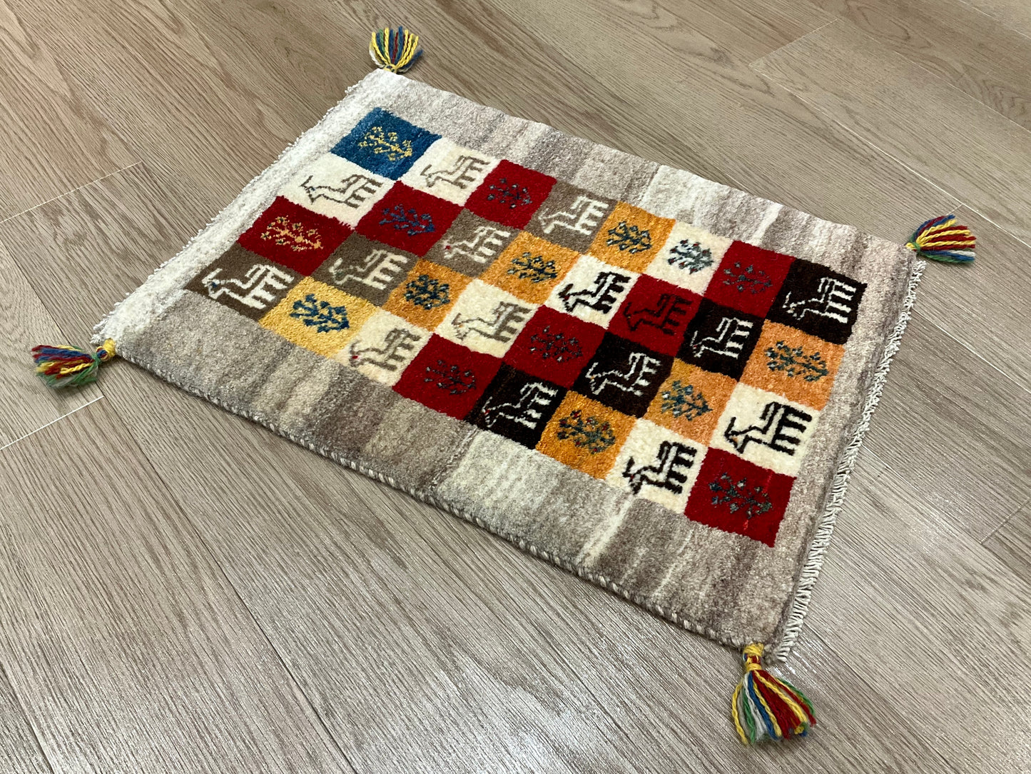 ギャッベ 60cm x 44cm NN18632